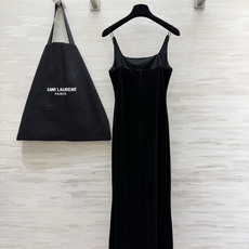 ꫛꫀꪝ今日新品🌟 🛒品牌:YSL²⁶新品 🖤:“𝑀𝑎𝑡𝑐ℎ𝑚𝑎𝑘𝑒𝑟 • 丝绒裙 ———『吊带裙』 ꫛꫀꪝ今日新品🌟 🛒品牌:YSL²⁶新品 🖤:“𝑀𝑎𝑡𝑐ℎ𝑚𝑎𝑘𝑒𝑟 • 丝绒裙 ———『吊带裙』