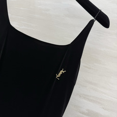 ꫛꫀꪝ今日新品🌟 🛒品牌:YSL²⁶新品 🖤:“𝑀𝑎𝑡𝑐ℎ𝑚𝑎𝑘𝑒𝑟 • 丝绒裙 ———『吊带裙』 ꫛꫀꪝ今日新品🌟 🛒品牌:YSL²⁶新品 🖤:“𝑀𝑎𝑡𝑐ℎ𝑚𝑎𝑘𝑒𝑟 • 丝绒裙 ———『吊带裙』