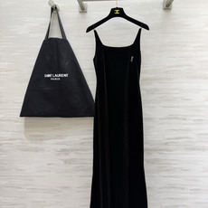 ꫛꫀꪝ今日新品🌟 🛒品牌:YSL²⁶新品 🖤:“𝑀𝑎𝑡𝑐ℎ𝑚𝑎𝑘𝑒𝑟 • 丝绒裙 ———『吊带裙』 ꫛꫀꪝ今日新品🌟 🛒品牌:YSL²⁶新品 🖤:“𝑀𝑎𝑡𝑐ℎ𝑚𝑎𝑘𝑒𝑟 • 丝绒裙 ———『吊带裙』
