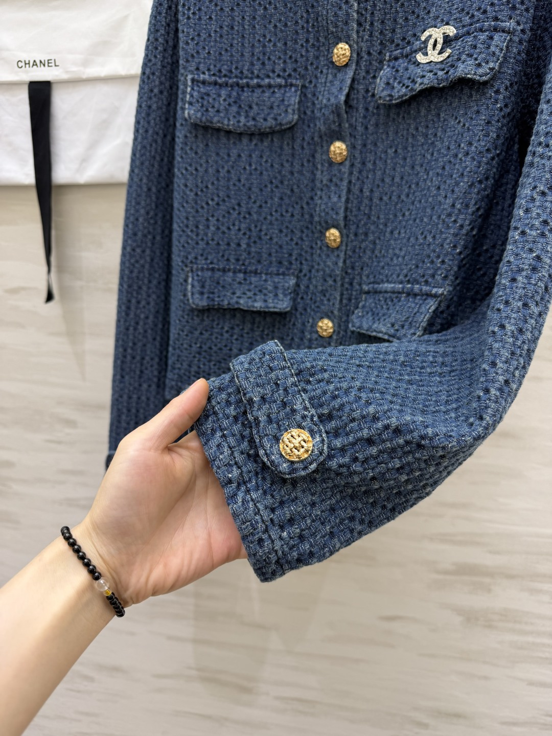 Chane♡²⁶经典牛仔外套｜自带复古高级感 特殊蜂窝肌理牛仔面料 区别普通牛仔 触感立体有层次立领版型利落大气 金属做