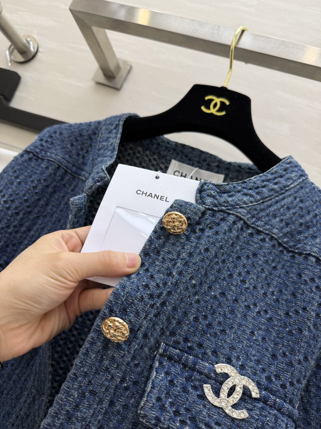 Chane♡²⁶经典牛仔外套｜自带复古高级感 特殊蜂窝肌理牛仔面料 区别普通牛仔 触感立体有层次立领版型利落大气 金属做