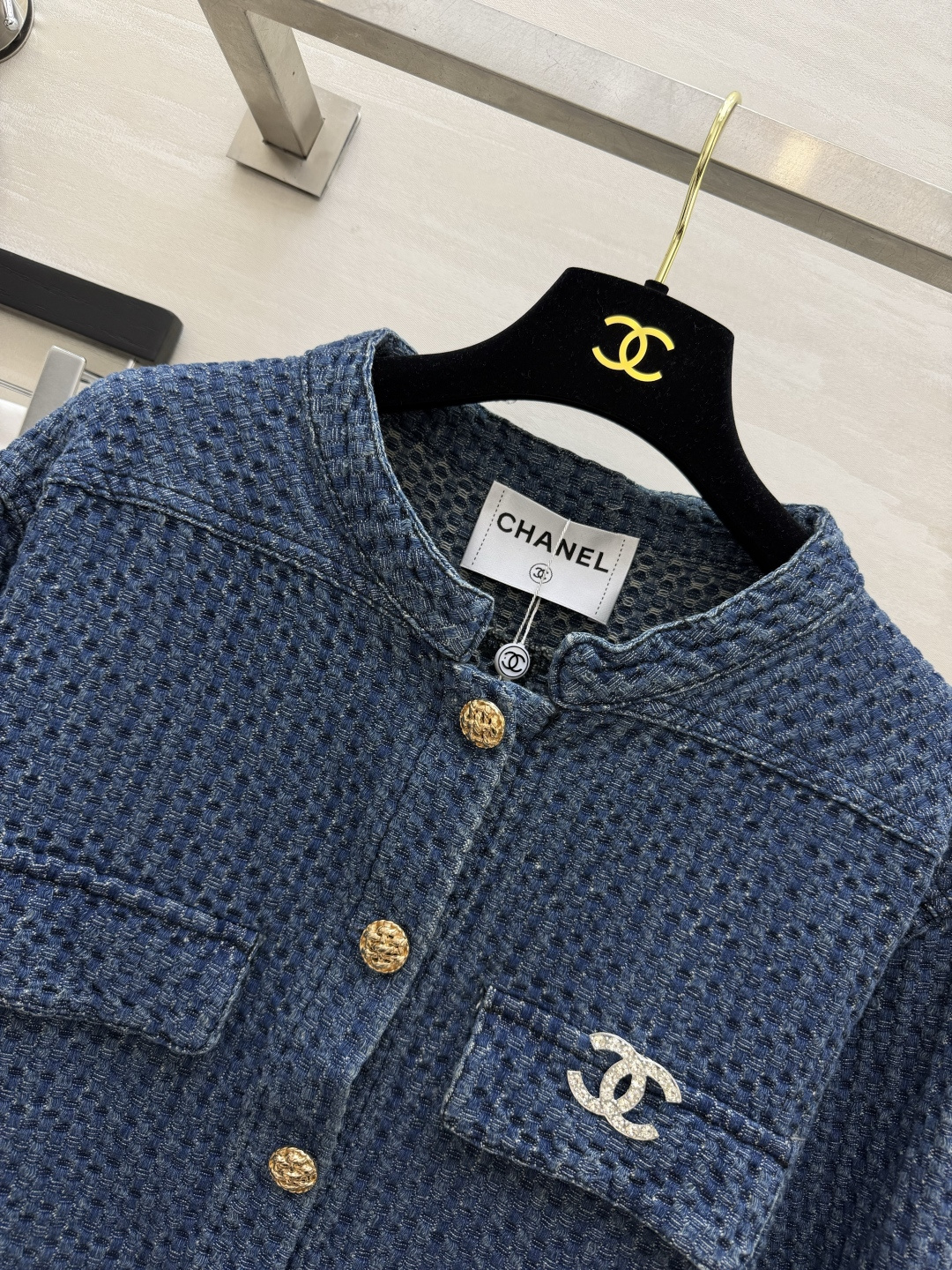 Chane♡²⁶经典牛仔外套｜自带复古高级感 特殊蜂窝肌理牛仔面料 区别普通牛仔 触感立体有层次立领版型利落大气 金属做