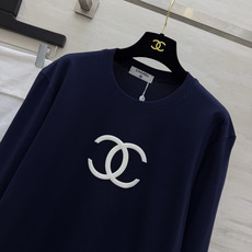 Chane♡²⁶藏青双C长袖T|松弛感轻奢日常🖤经典圆领版型 不挑脸型 落肩宽松剪裁 自在无束缚 低调藏青色沉稳耐看 胸 Chane♡²⁶藏青双C长袖T|松弛感轻奢日常🖤经典圆领版型 不挑脸型 落肩宽松剪裁 自在无束缚 低调藏青色沉稳耐看 胸