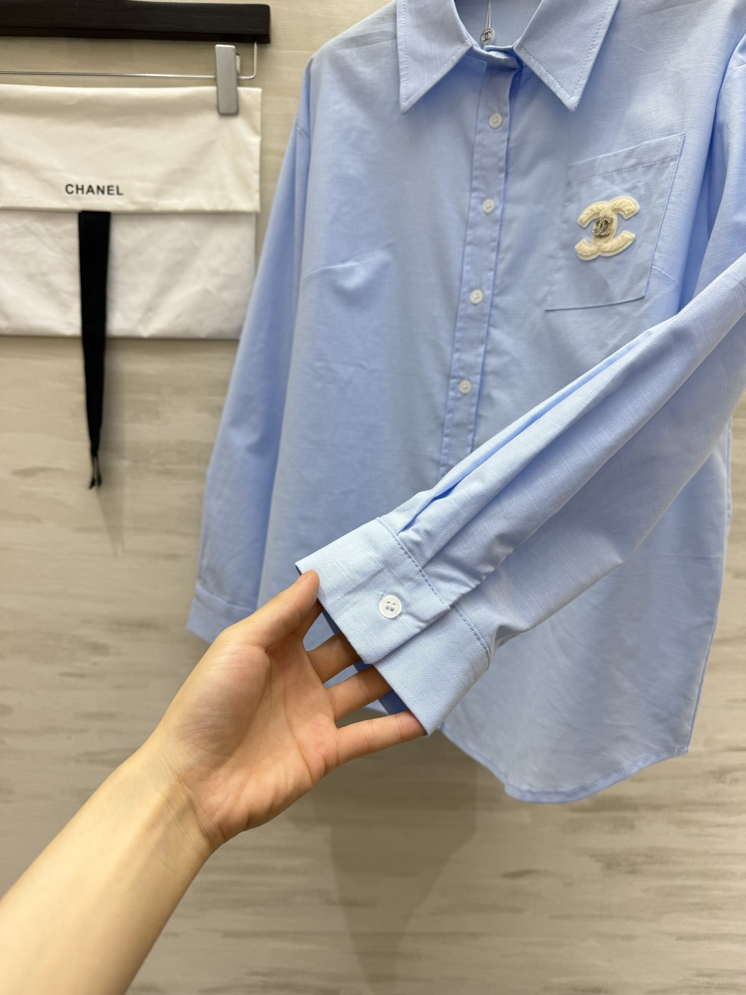 Chane♡²⁶三色棉麻衬衫|白|薄荷绿|浅蓝!治愈色系 显白又干净 经典翻领 宽松落肩版型 不挑身材 随性松弛 胸前口 Chane♡²⁶三色棉麻衬衫|白|薄荷绿|浅蓝!治愈色系 显白又干净 经典翻领 宽松落肩版型 不挑身材 随性松弛 胸前口