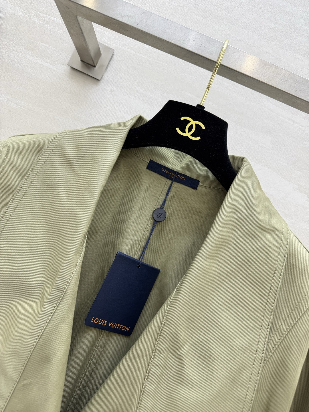 Lvvv²⁶FW 按扣前襟深V夹克外套 高品质定制 现货首发size：S/M/L（）
