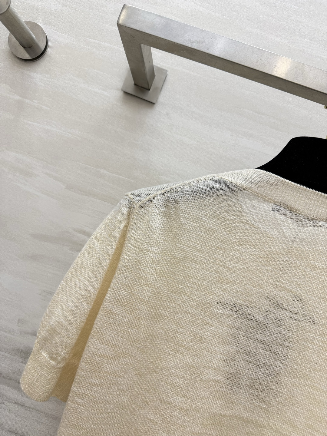 Lvvv²⁶logo标识轻透针织短袖 高品质定制 现货首发size：S/M/L（）