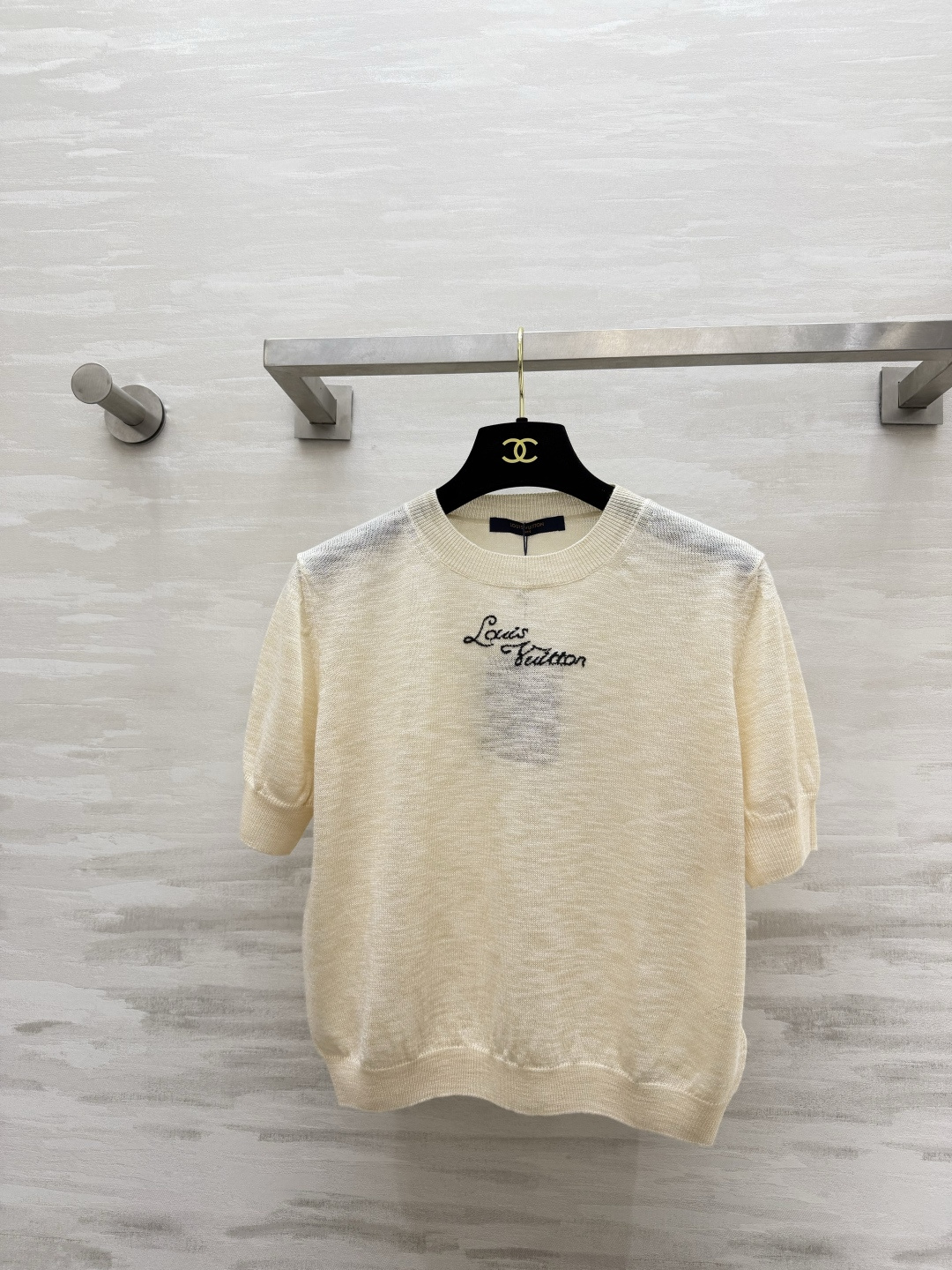 Lvvv²⁶logo标识轻透针织短袖 高品质定制 现货首发size：S/M/L（）