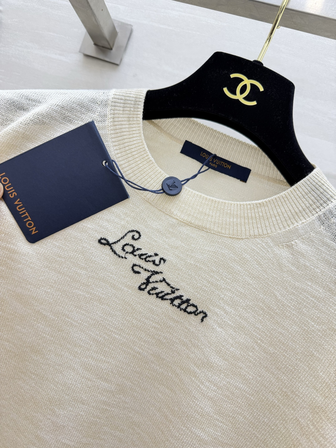 Lvvv²⁶logo标识轻透针织短袖 高品质定制 现货首发size：S/M/L（）
