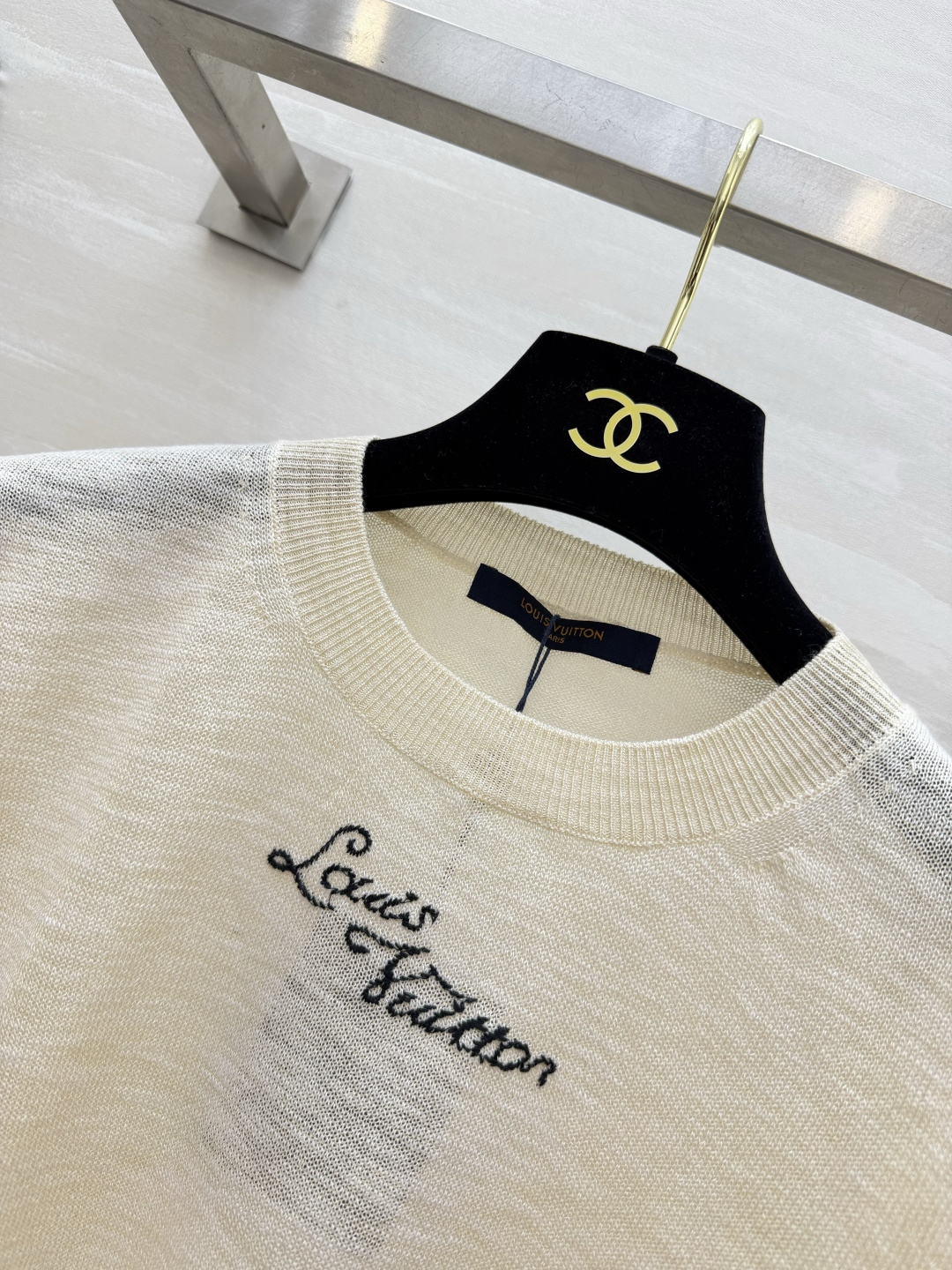Lvvv²⁶logo标识轻透针织短袖 高品质定制 现货首发size：S/M/L（）