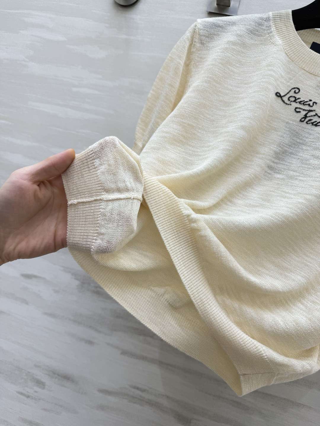 Lvvv²⁶logo标识轻透针织短袖 高品质定制 现货首发size：S/M/L（）