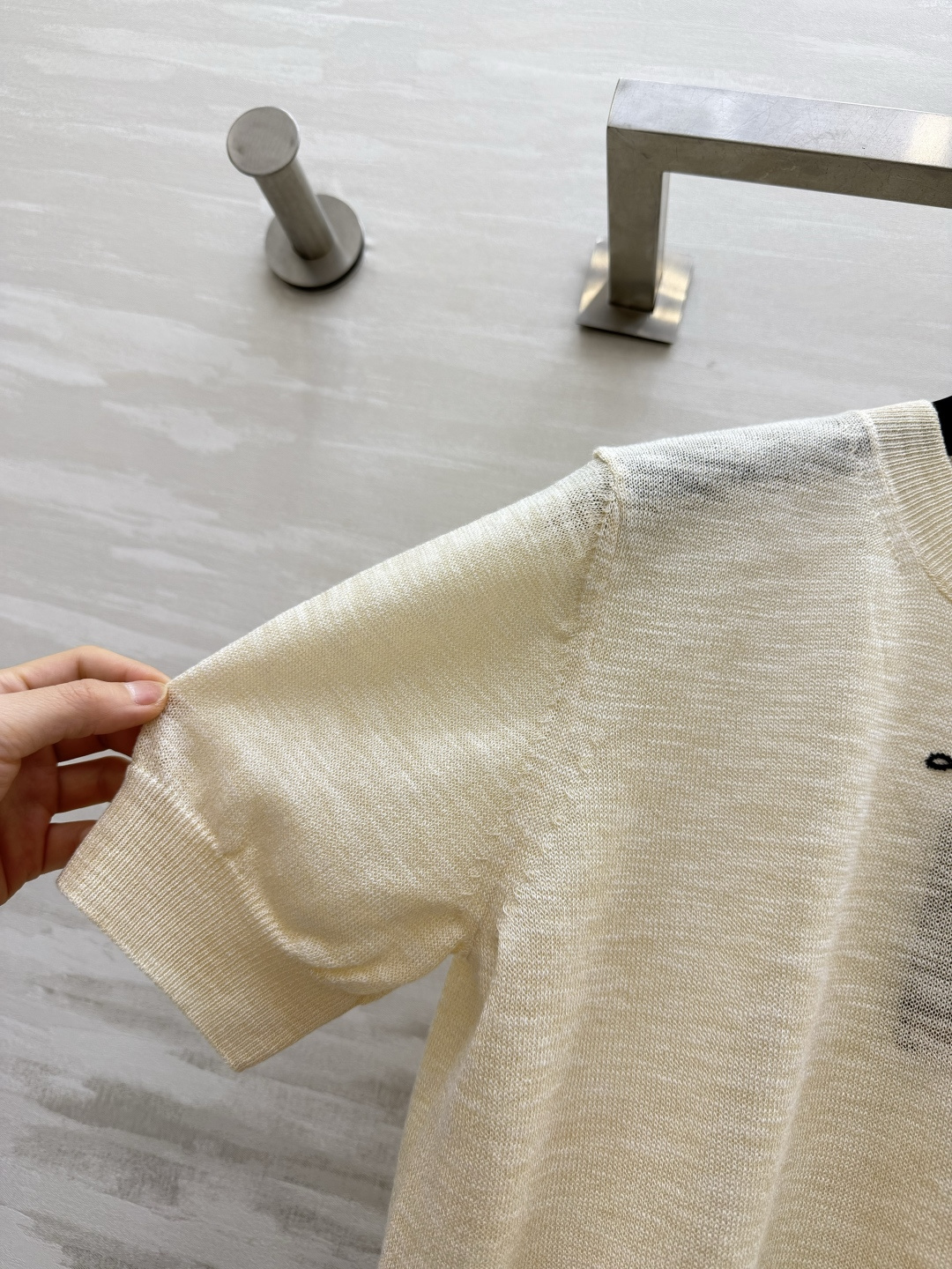Lvvv²⁶logo标识轻透针织短袖 高品质定制 现货首发size：S/M/L（）