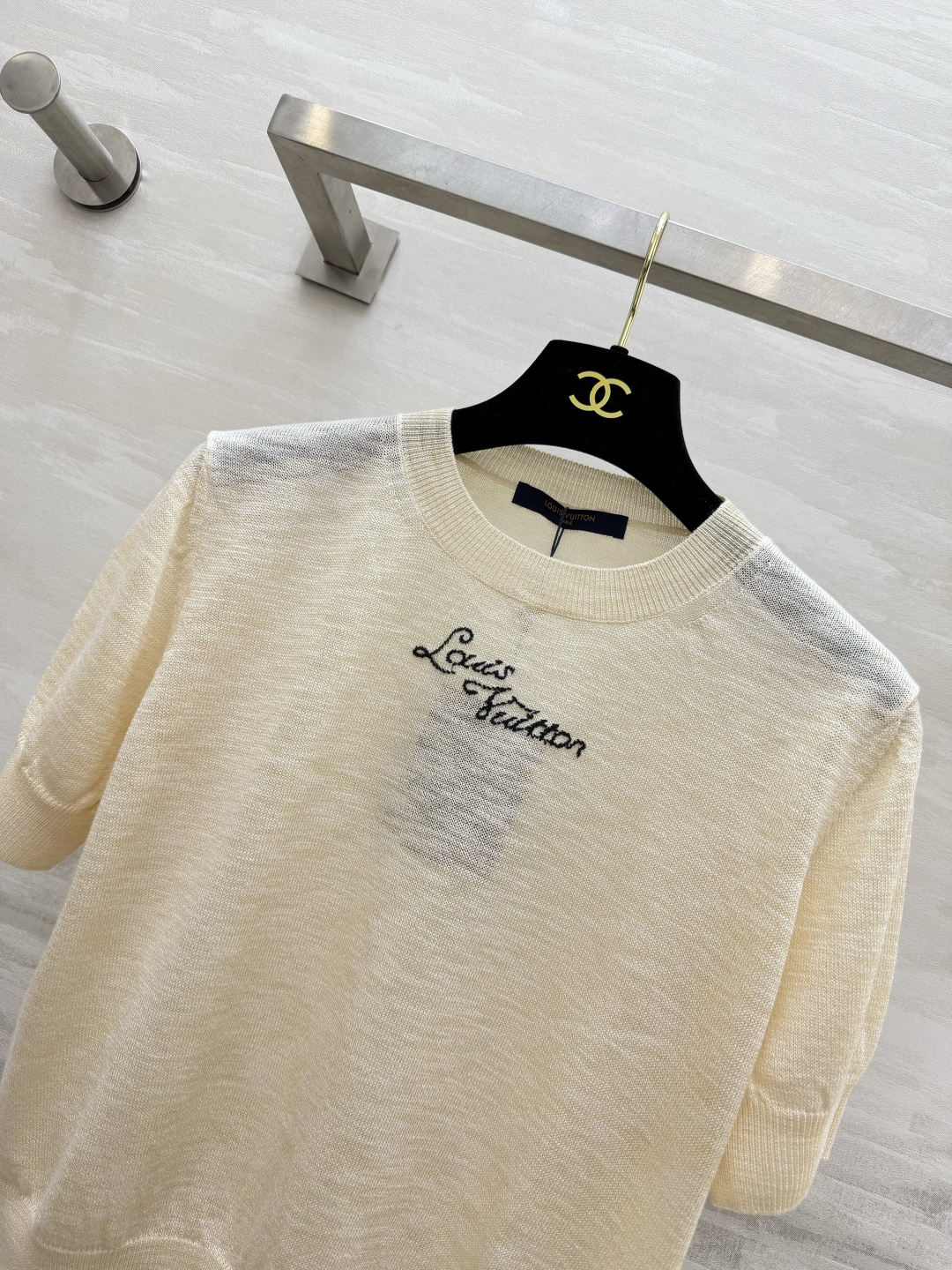 Lvvv²⁶logo标识轻透针织短袖 高品质定制 现货首发size：S/M/L（）