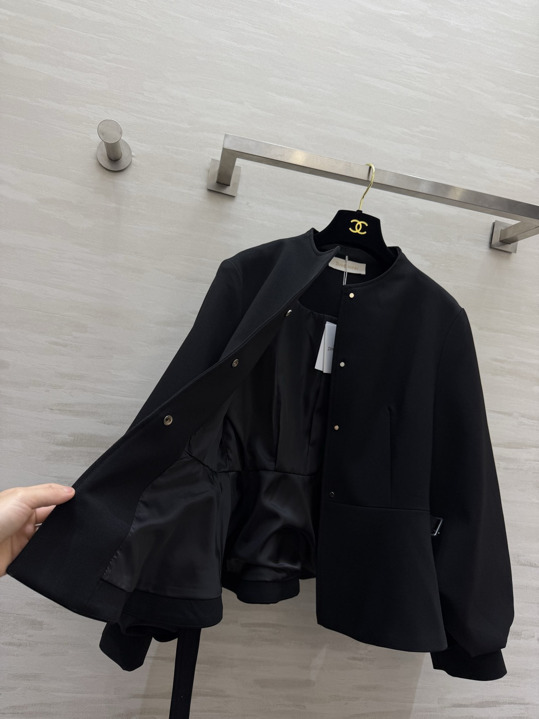 Zimmerman♡²⁶新款 黑色收腰伞摆外套 复古灯笼袖｜原配腰带收腰 下摆散开 修饰身形超一绝 挺括哑光面料 质感高