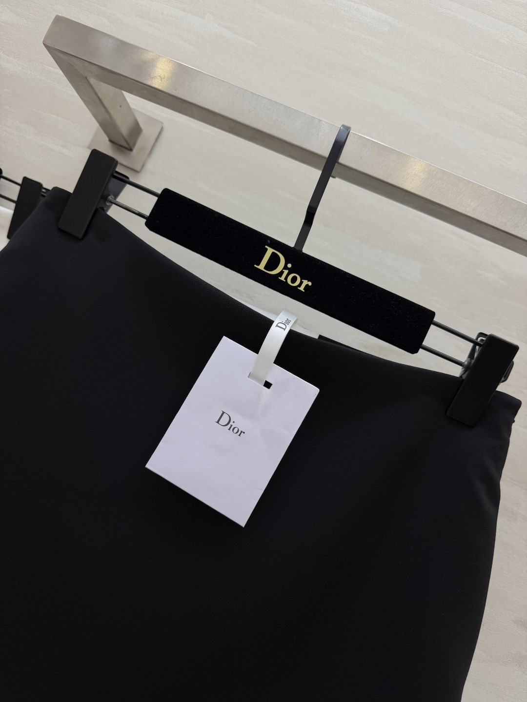 DIO♡²⁶下摆蕾丝半裙 诠释优雅格调 高腰A字版型 流畅垂顺 巧妙修饰胯部与腿部线条 显瘦从容！裙摆拼接精致蕾丝花边 