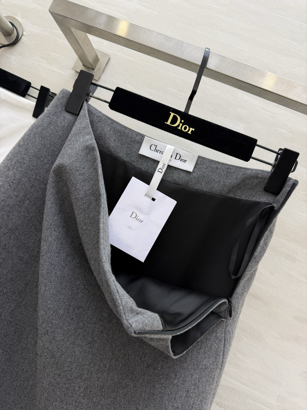 DIO♡²⁶灰色蕾丝下摆半裙🖤简约直筒版型 藏肉显瘦 裙摆黑蕾丝拼接 精致点睛 垂顺挺括羊毛混纺面料 质感高级 单穿、成