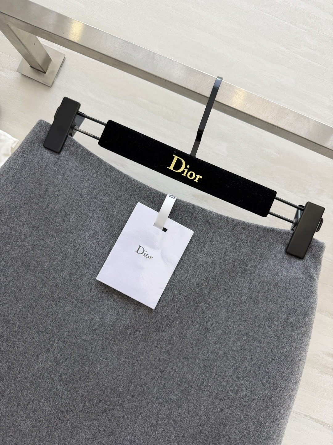 DIO♡²⁶灰色蕾丝下摆半裙🖤简约直筒版型 藏肉显瘦 裙摆黑蕾丝拼接 精致点睛 垂顺挺括羊毛混纺面料 质感高级 单穿、成