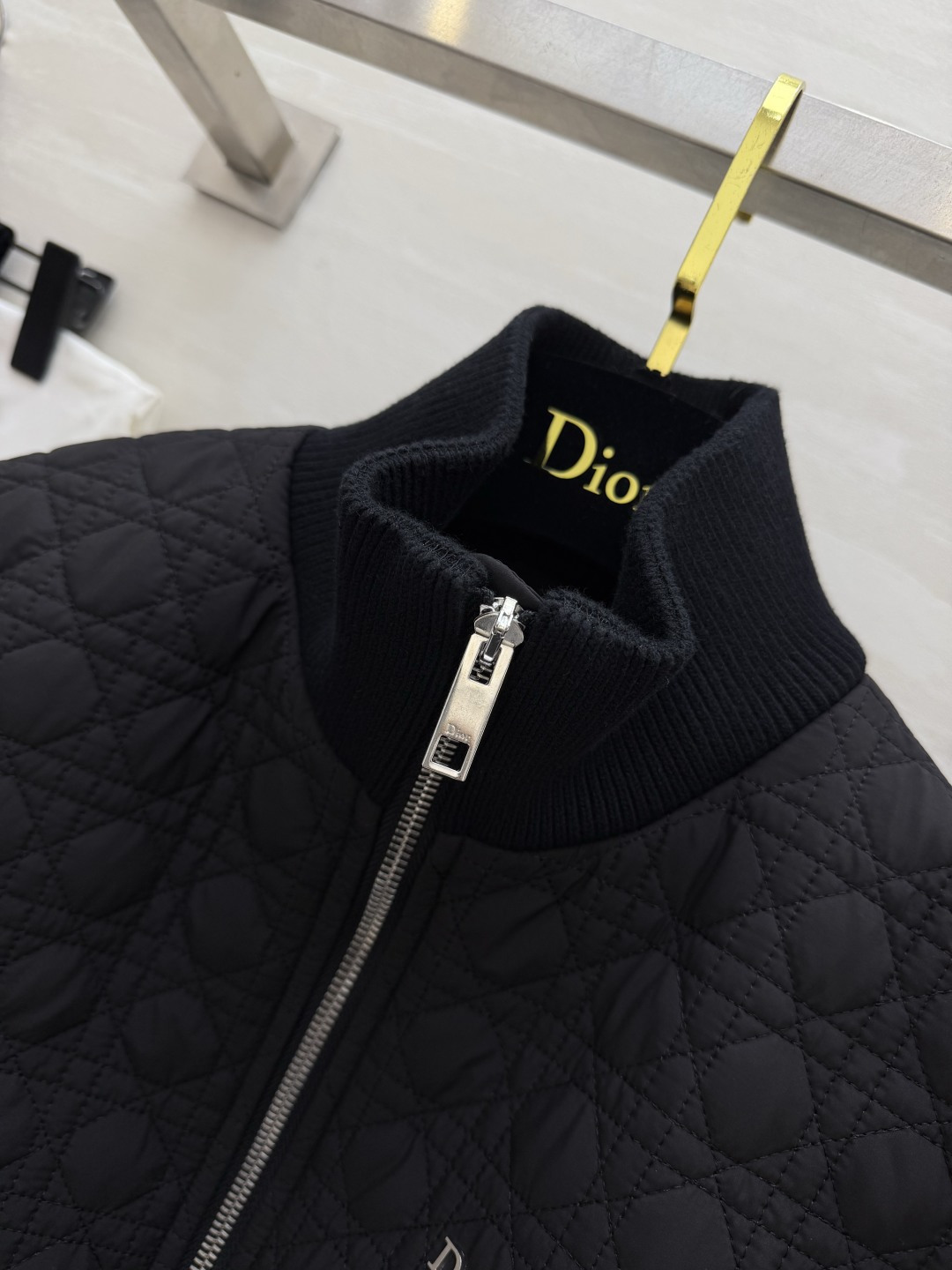 DIO♡²⁶菱格拼接短款棉服外套🖤绗缝衣身 针织袖 别致拼接 立领拉链设计 利落有型 高腰短版 显高拉长比例 轻便好搭 