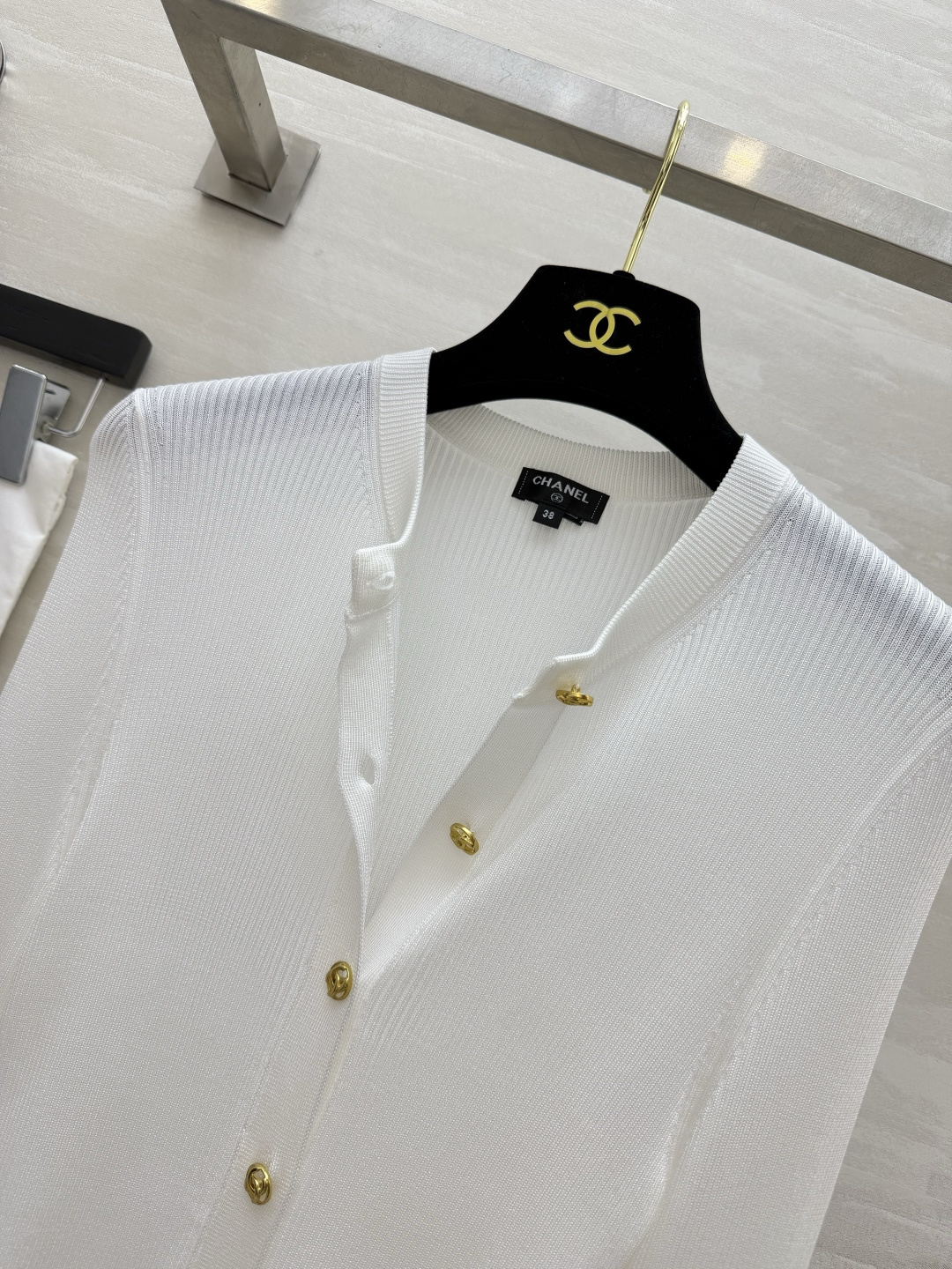Chane♡²⁶B 纯色单排金扣针织开衫 原版开发 高品质定制 现货来size：36/38/40（）