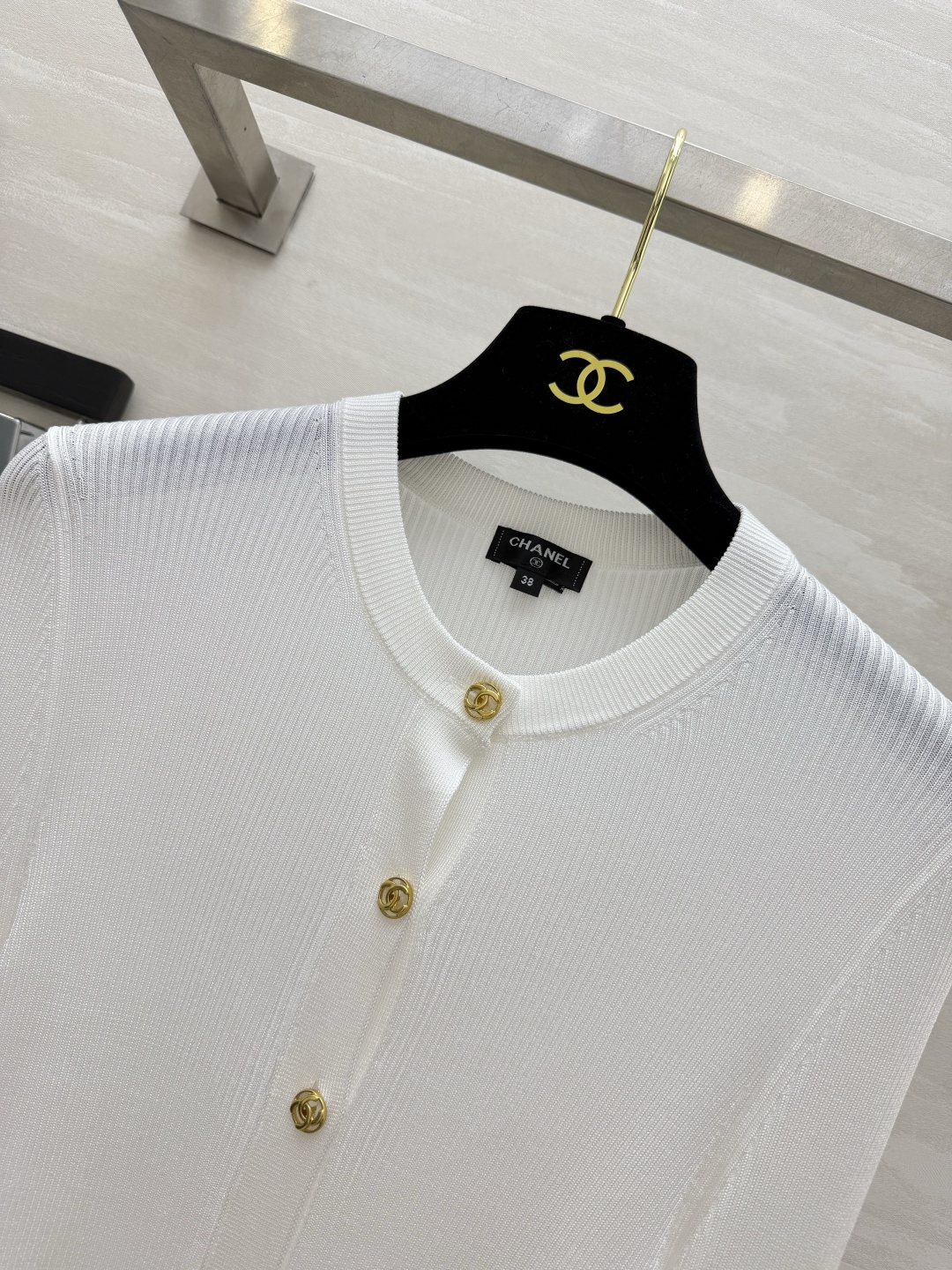 Chane♡²⁶B 纯色单排金扣针织开衫 原版开发 高品质定制 现货来size：36/38/40（）
