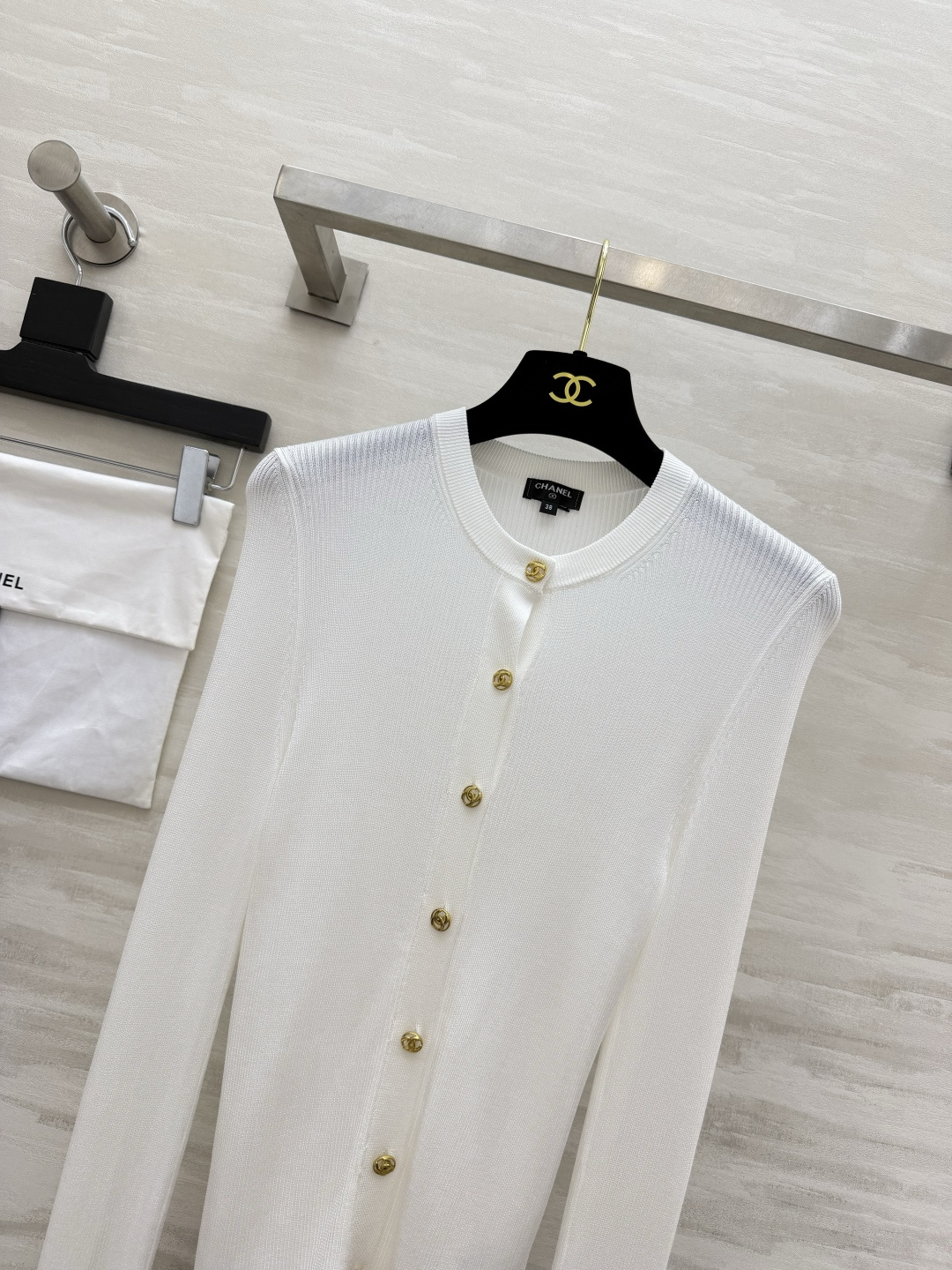 Chane♡²⁶B 纯色单排金扣针织开衫 原版开发 高品质定制 现货来size：36/38/40（）