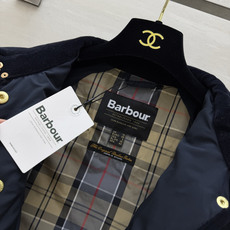 Barbou♡²⁶经典菱格绗缝棉服上新🤎复古灯芯绒撞色领边 瞬间拉满英伦氛围感 利落宽松款版型 随性松弛 金属圆扣精致耐 Barbou♡²⁶经典菱格绗缝棉服上新🤎复古灯芯绒撞色领边 瞬间拉满英伦氛围感 利落宽松款版型 随性松弛 金属圆扣精致耐