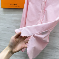 Hermè♡²⁶刺绣骏马长袖衬衫 高支顺滑棉质面料 垂坠抗皱 触感细腻有筋骨 哑光高级质感 经典尖领版型 同色系纽扣门襟 Hermè♡²⁶刺绣骏马长袖衬衫 高支顺滑棉质面料 垂坠抗皱 触感细腻有筋骨 哑光高级质感 经典尖领版型 同色系纽扣门襟
