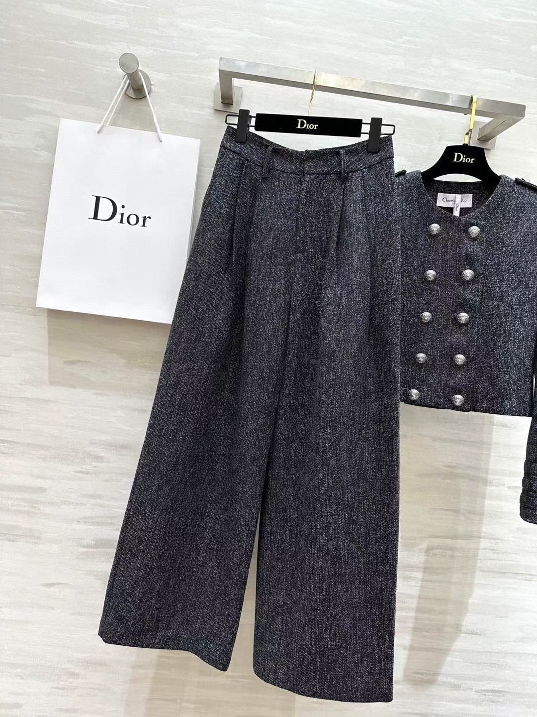 #DIO♡新款 双排扣装饰套装 摩登时髦 立体剪裁版型上身大气高级 高品质定制 现货首发size：S/M/L（s码肩宽：