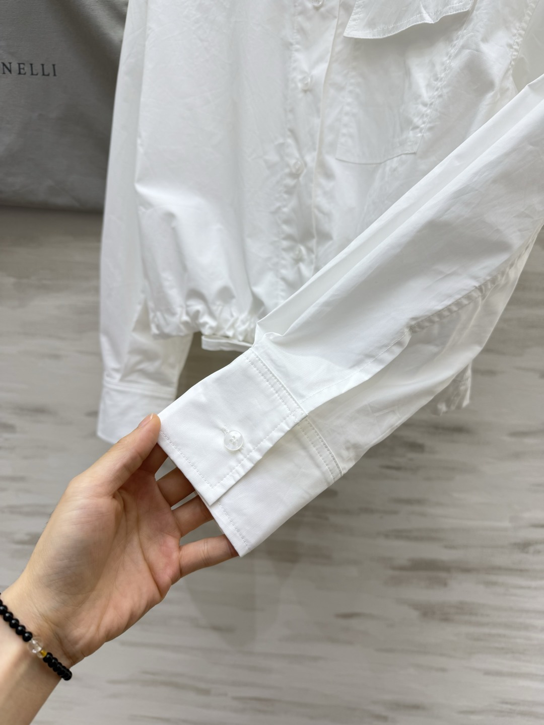 Brunello Cucinell♡²⁶抽绳短款棉质衬衫｜两色现货 高支棉面料 挺括透气 利落尖领 工装贴袋设计下摆抽绳