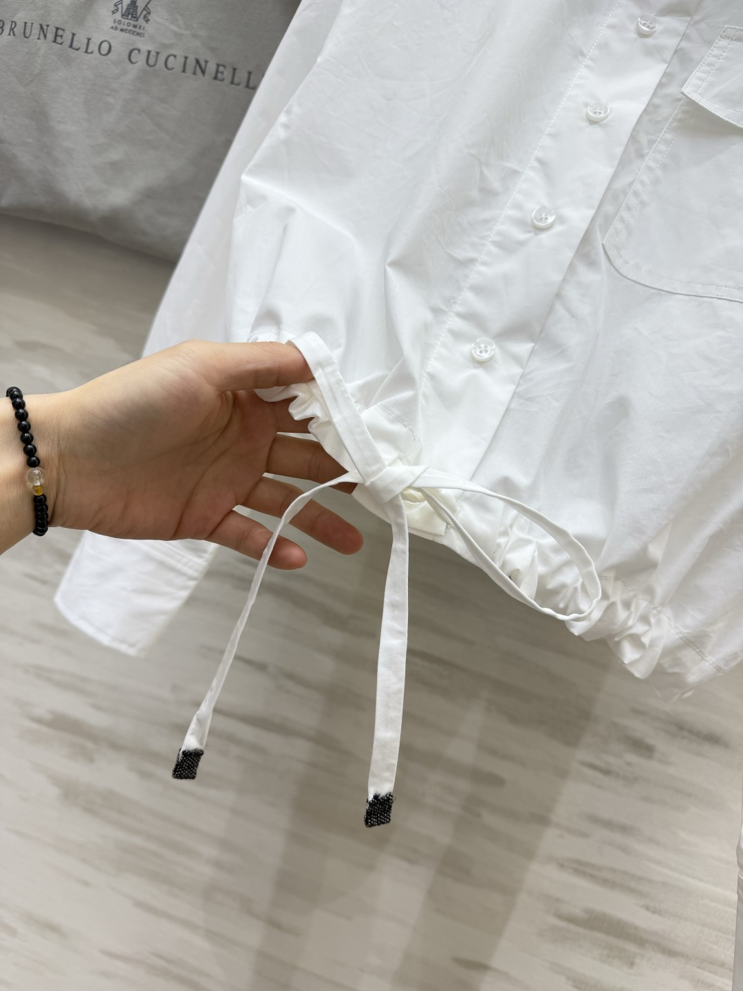 Brunello Cucinell♡²⁶抽绳短款棉质衬衫｜两色现货 高支棉面料 挺括透气 利落尖领 工装贴袋设计下摆抽绳