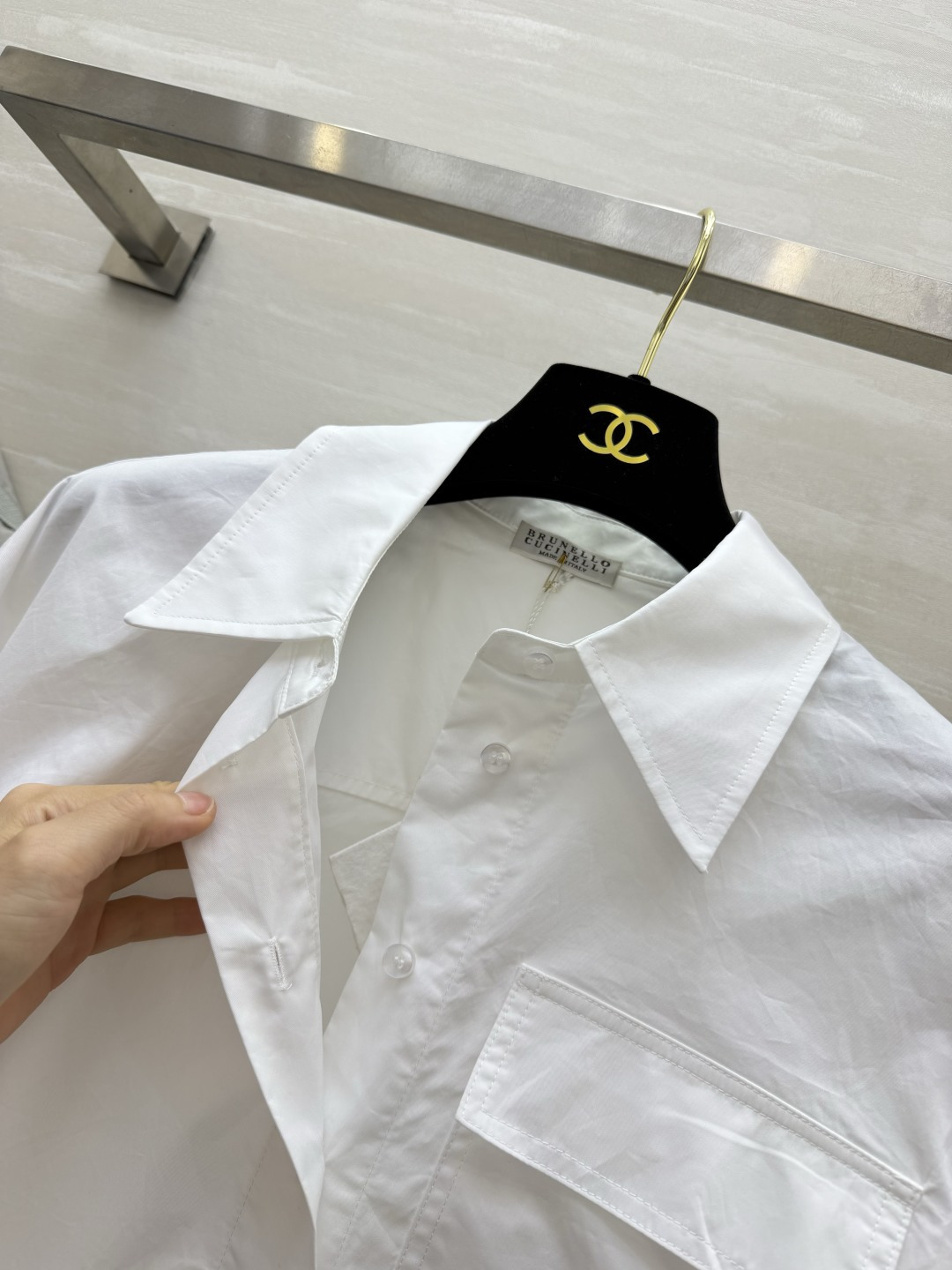Brunello Cucinell♡²⁶抽绳短款棉质衬衫｜两色现货 高支棉面料 挺括透气 利落尖领 工装贴袋设计下摆抽绳