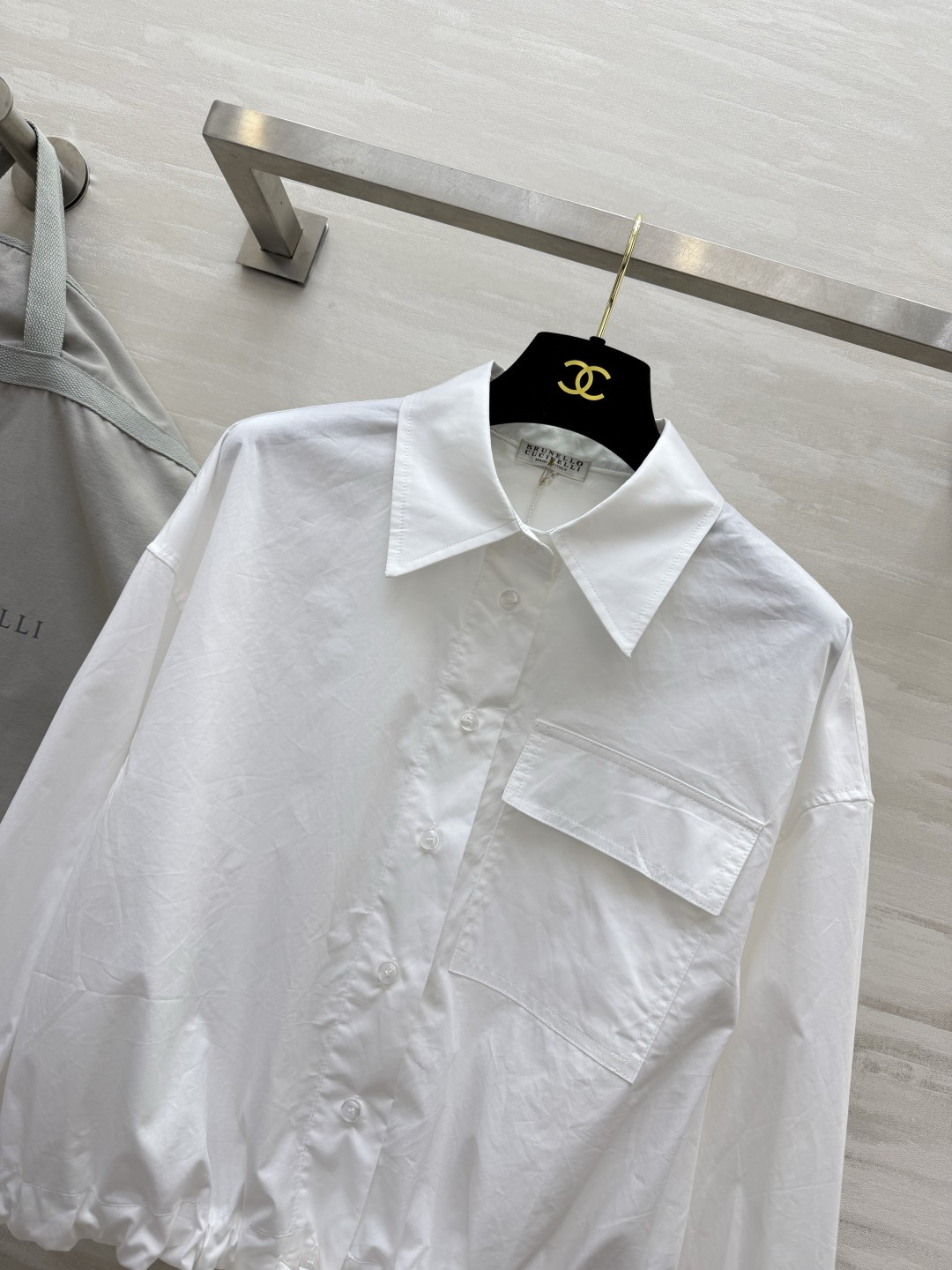 Brunello Cucinell♡²⁶抽绳短款棉质衬衫｜两色现货 高支棉面料 挺括透气 利落尖领 工装贴袋设计下摆抽绳