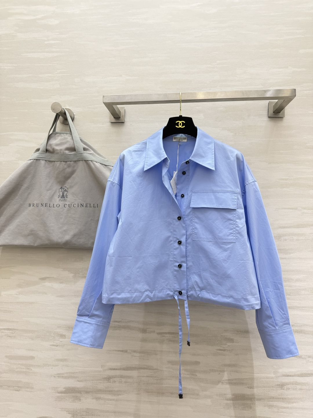 Brunello Cucinell♡²⁶抽绳短款棉质衬衫｜两色现货 高支棉面料 挺括透气 利落尖领 工装贴袋设计下摆抽绳