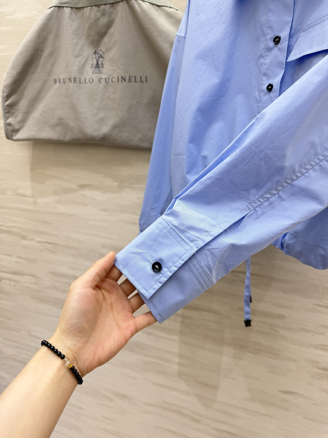 Brunello Cucinell♡²⁶抽绳短款棉质衬衫｜两色现货 高支棉面料 挺括透气 利落尖领 工装贴袋设计下摆抽绳