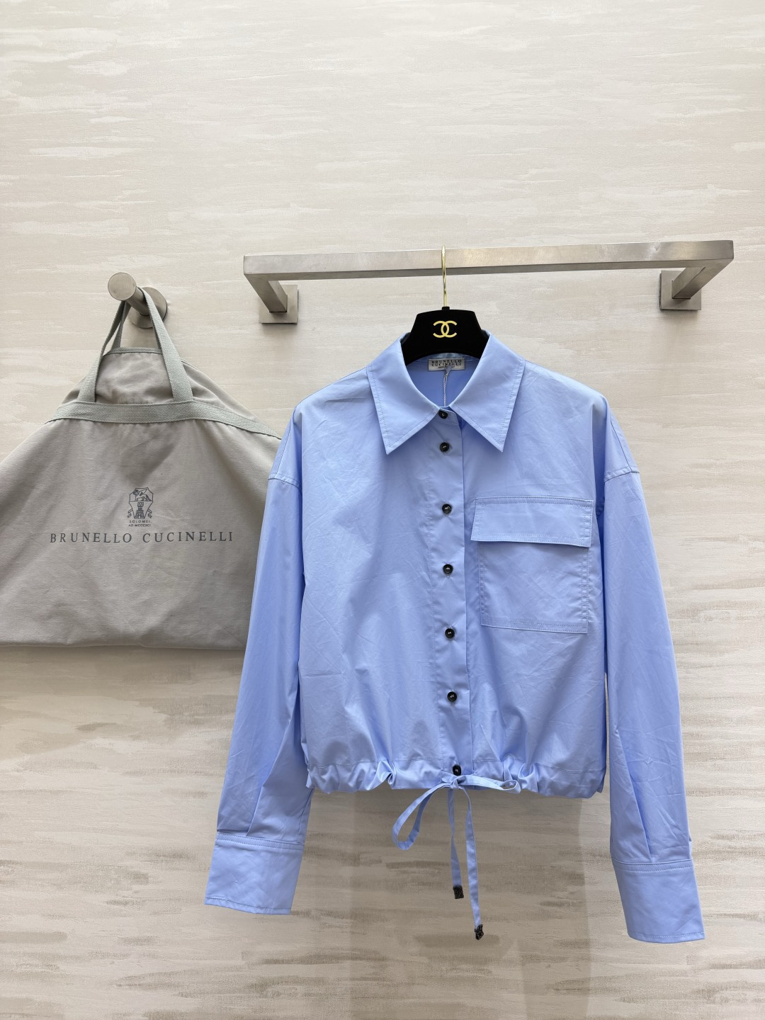 Brunello Cucinell♡²⁶抽绳短款棉质衬衫｜两色现货 高支棉面料 挺括透气 利落尖领 工装贴袋设计下摆抽绳