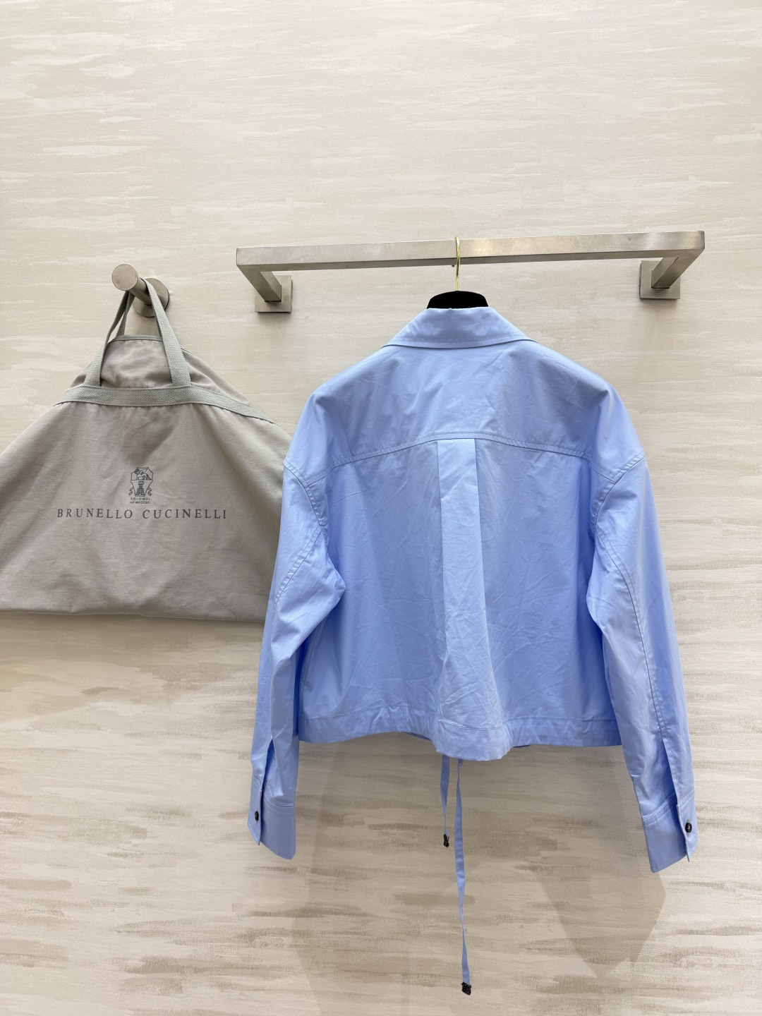 Brunello Cucinell♡²⁶抽绳短款棉质衬衫｜两色现货 高支棉面料 挺括透气 利落尖领 工装贴袋设计下摆抽绳