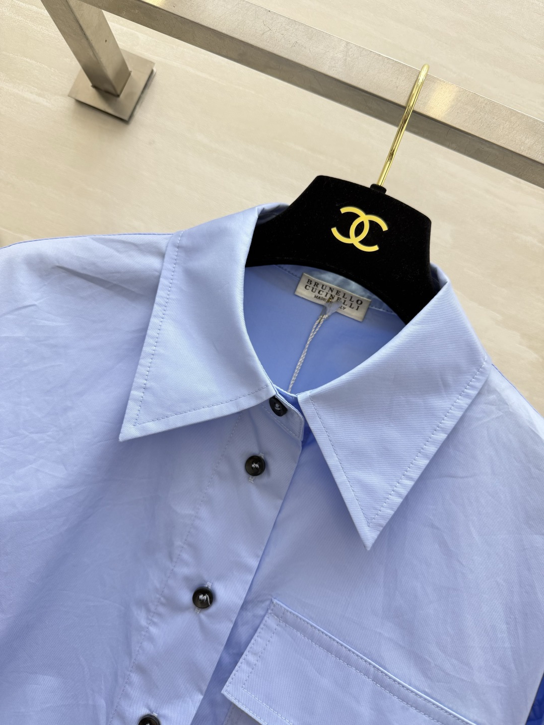 Brunello Cucinell♡²⁶抽绳短款棉质衬衫｜两色现货 高支棉面料 挺括透气 利落尖领 工装贴袋设计下摆抽绳