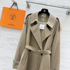 Herme♡²⁶✨早秋氛围感风衣|三色齐上新 自带高级明线工艺 把精致藏在细节里 利落翻领 肩章设计 双排扣经典版型 可 Herme♡²⁶✨早秋氛围感风衣|三色齐上新 自带高级明线工艺 把精致藏在细节里 利落翻领 肩章设计 双排扣经典版型 可