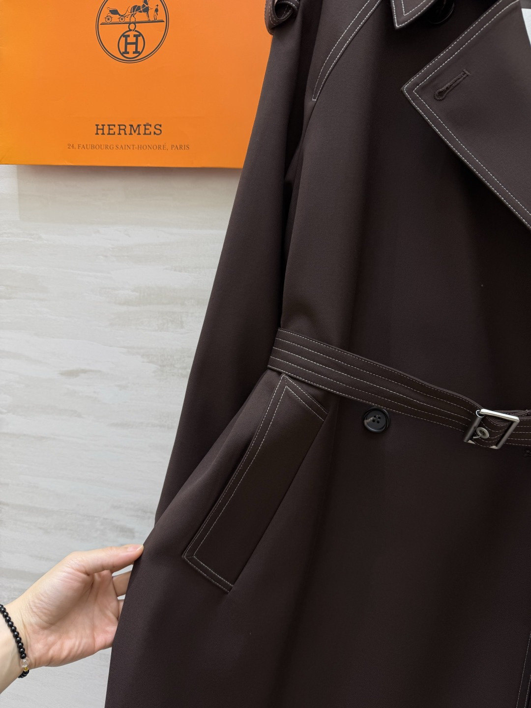 Herme♡²⁶✨早秋氛围感风衣｜三色齐上新 自带高级明线工艺 把精致藏在细节里 利落翻领 肩章设计 双排扣经典版型 可