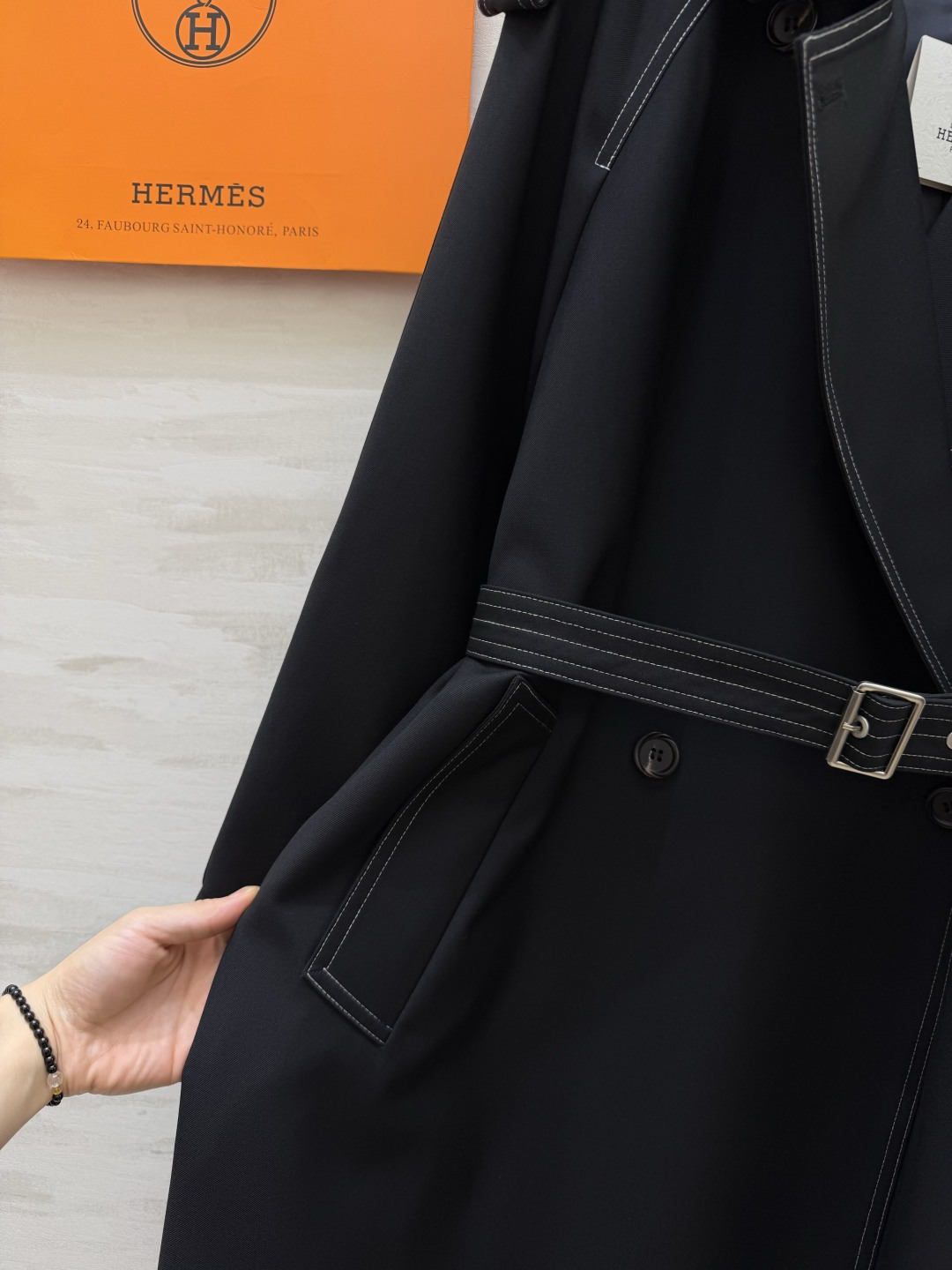 Herme♡²⁶✨早秋氛围感风衣｜三色齐上新 自带高级明线工艺 把精致藏在细节里 利落翻领 肩章设计 双排扣经典版型 可