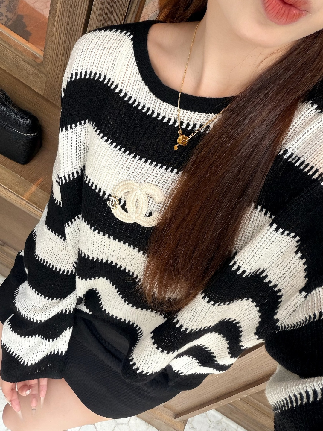 Chane♡²⁶黑白条纹镂空针织上衣🖤🤍经典黑白宽条纹 永不过时的极简美学 镂空网眼针织织法 透气轻盈 早秋穿着刚刚好 