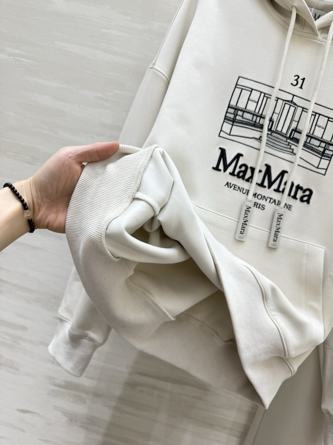 Maxmar♡²⁶米白松弛卫衣套装🤍干净柔和的米调质感 建筑线条刺绣 低调高级 卫衣➕垂坠阔腿卫裤 毫不费力的慵懒大牌感