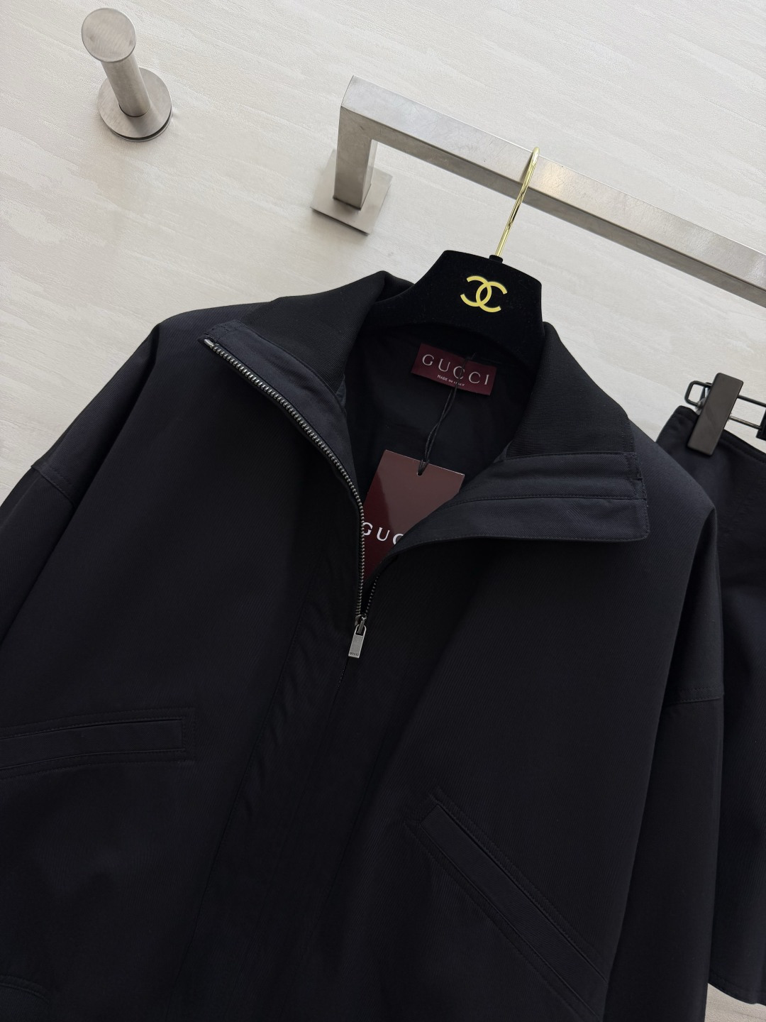 Gucc♡²⁶酷甜套装🖤立领夹克｜利落飒爽 伞摆A字半裙｜灵动柔美 休闲与优雅并存 成套即高级 单搭亦出彩 早秋拿捏松弛