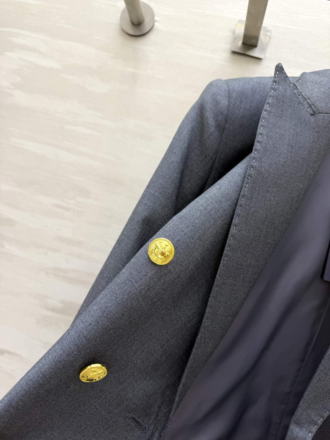 POLO²⁶学院风徽章双排金扣西装 藏青/高级灰双色 经典英伦学院调调 挺括垂顺羊毛混纺西装面料 版型利落有型 不易起皱