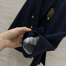 POLO²⁶学院风徽章双排金扣西装 藏青/高级灰双色 经典英伦学院调调 挺括垂顺羊毛混纺西装面料 版型利落有型 不易起皱 POLO²⁶学院风徽章双排金扣西装 藏青/高级灰双色 经典英伦学院调调 挺括垂顺羊毛混纺西装面料 版型利落有型 不易起皱