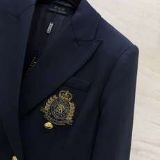 POLO²⁶学院风徽章双排金扣西装 藏青/高级灰双色 经典英伦学院调调 挺括垂顺羊毛混纺西装面料 版型利落有型 不易起皱 POLO²⁶学院风徽章双排金扣西装 藏青/高级灰双色 经典英伦学院调调 挺括垂顺羊毛混纺西装面料 版型利落有型 不易起皱