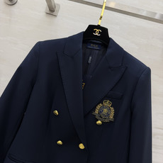POLO²⁶学院风徽章双排金扣西装 藏青/高级灰双色 经典英伦学院调调 挺括垂顺羊毛混纺西装面料 版型利落有型 不易起皱 POLO²⁶学院风徽章双排金扣西装 藏青/高级灰双色 经典英伦学院调调 挺括垂顺羊毛混纺西装面料 版型利落有型 不易起皱