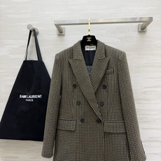ysl²⁶复古千鸟格羊毛西装🤎自带故事感的格纹肌理 双排扣经典版型 松弛宽松廓形 复古腔调 随性又显贵 早秋一件撑起全部 ysl²⁶复古千鸟格羊毛西装🤎自带故事感的格纹肌理 双排扣经典版型 松弛宽松廓形 复古腔调 随性又显贵 早秋一件撑起全部