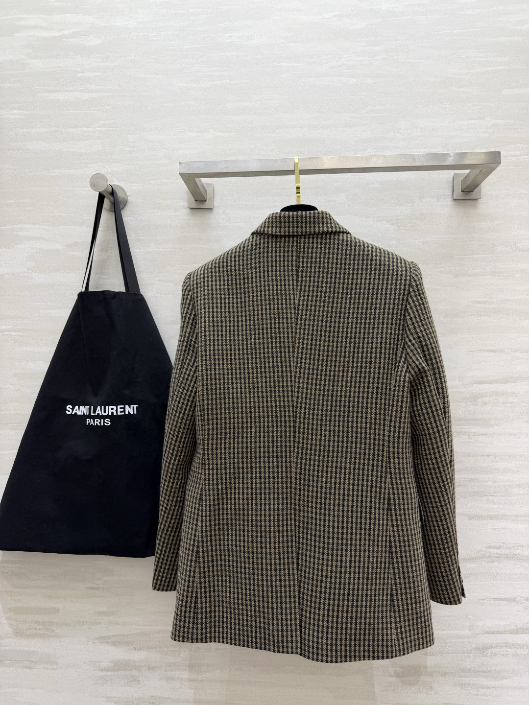 ysl²⁶复古千鸟格羊毛西装🤎自带故事感的格纹肌理 双排扣经典版型 松弛宽松廓形 复古腔调 随性又显贵 早秋一件撑起全部