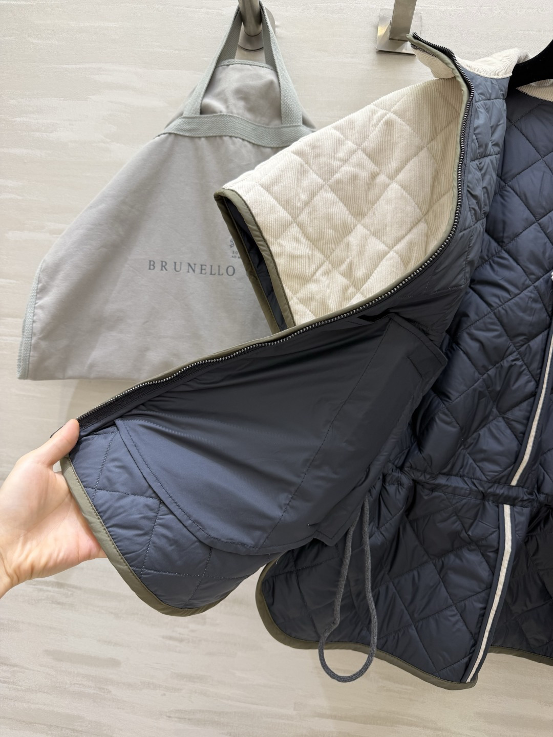 Brunello Cucinell♡²⁶不被驯服的优雅 菱格棉服斗篷马甲｜两色入 早秋氛围感叠穿神器 斗篷式无袖宽松版型