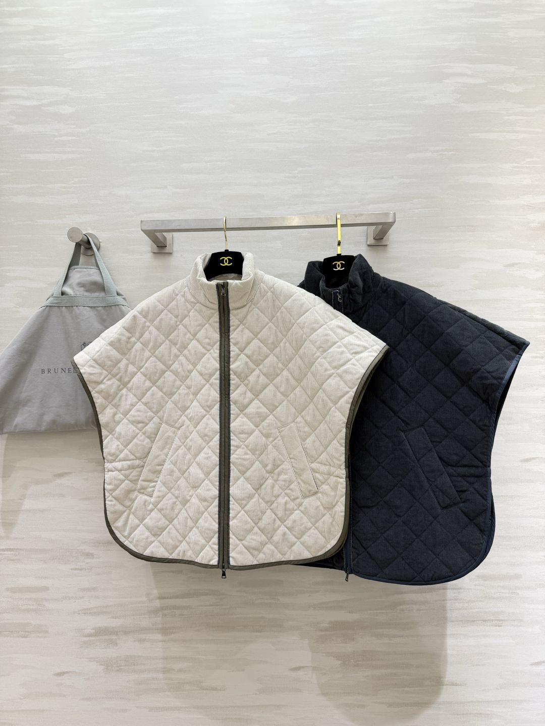 Brunello Cucinell♡²⁶不被驯服的优雅 菱格棉服斗篷马甲｜两色入 早秋氛围感叠穿神器 斗篷式无袖宽松版型